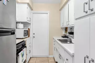 2700 NE 135th St, Miami, FL 33181 - Photo 13