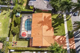 1017 NE 4th St, Hallandale Beach, FL 33009 - Photo 7