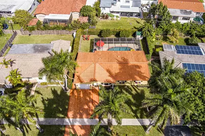 1017 NE 4th Street, Hallandale Beach, FL 33009 - Photo 5