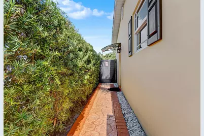 1017 NE 4th Street, Hallandale Beach, FL 33009 - Photo 57