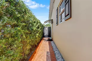 1017 NE 4th St, Hallandale Beach, FL 33009 - Photo 57