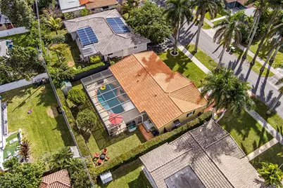 1017 NE 4th Street, Hallandale Beach, FL 33009 - Photo 11