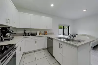 11392 W 34th Way, Hialeah, FL 33018 - Photo 9