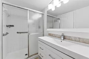 2748 NW 104th Ave, Sunrise, FL 33322 - Photo 7