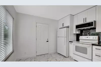 3883 Island Club Circle, Lake Worth, FL 33462 - Photo 5