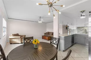 2122 Cambridge F, Deerfield Beach, FL 33442 - Photo 9