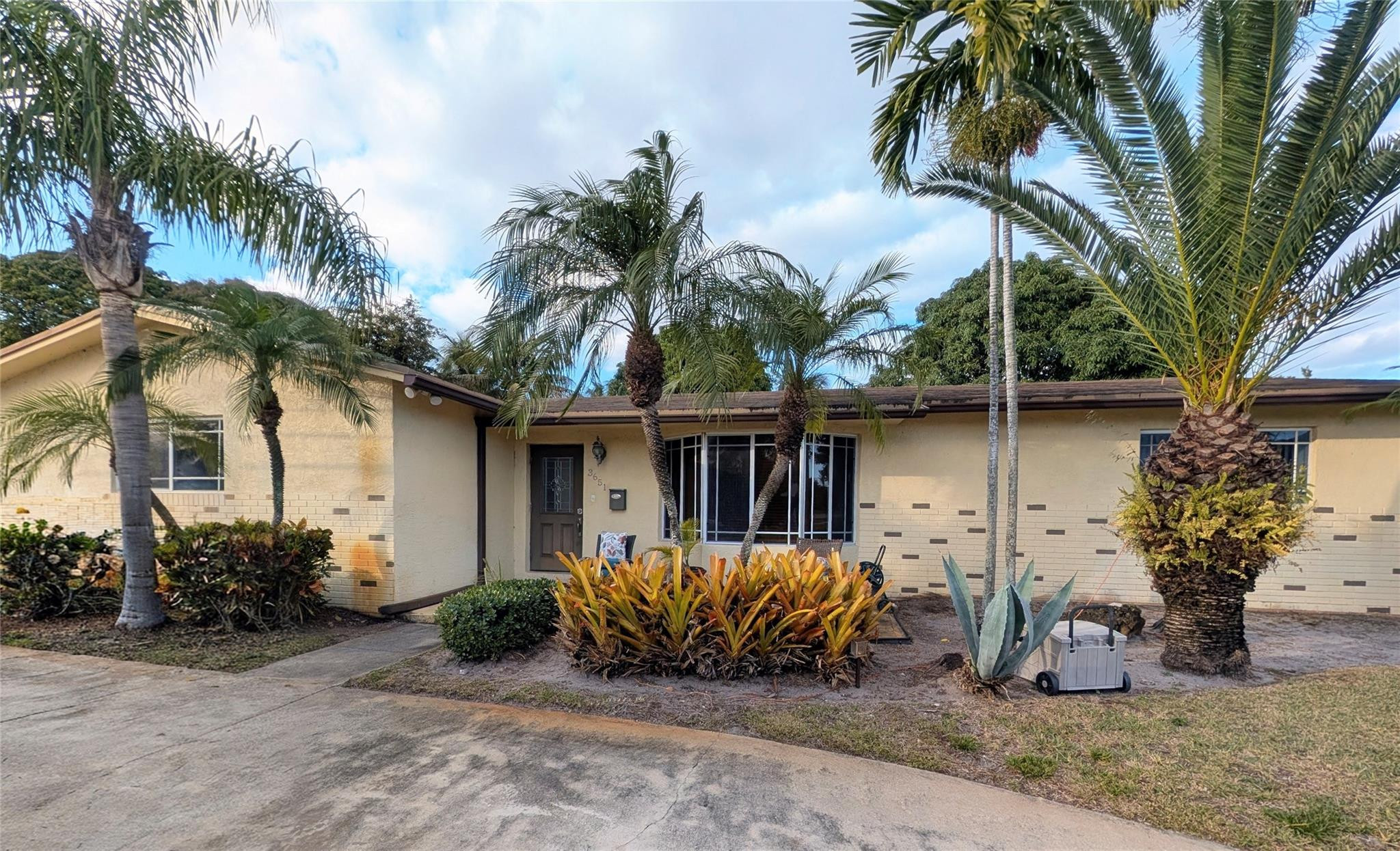 3651 NW 29th St - 3651 NW 29th St, Lauderdale Lakes, FL 33311 Luxury Property | Jose Angel Pina