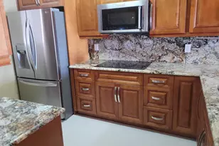 8330 NW 103rd St, Hialeah, FL 33016 - Photo 5