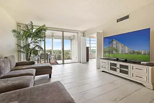 575 Oaks Ln, Pompano Beach, FL 33069 - Photo 9