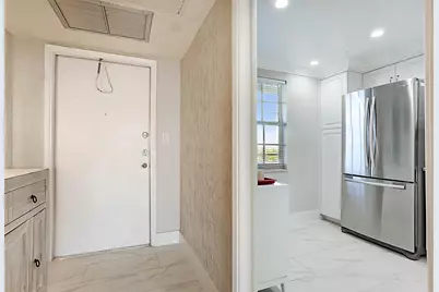 575 Oaks Lane #703, Pompano Beach, FL 33069 - Photo 3