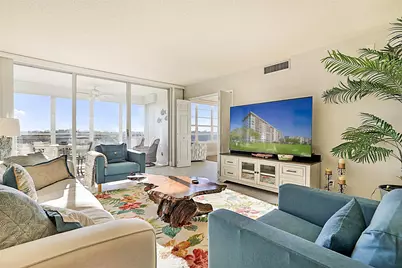 575 Oaks Lane #703, Pompano Beach, FL 33069 - Photo 7