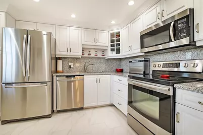 575 Oaks Lane #703, Pompano Beach, FL 33069 - Photo 17