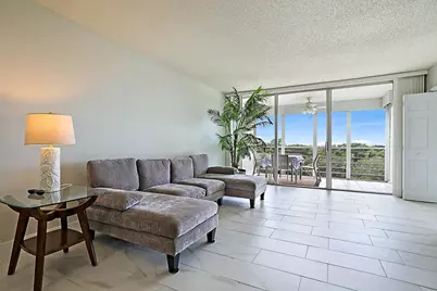 575 Oaks Lane #703, Pompano Beach, FL 33069 - Photo 11