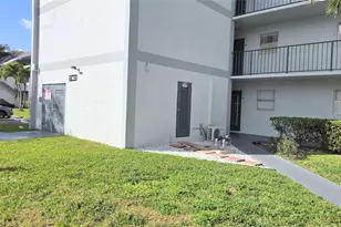 8421 Lagos De Campo Blvd, Tamarac, FL 33321 - Photo 23