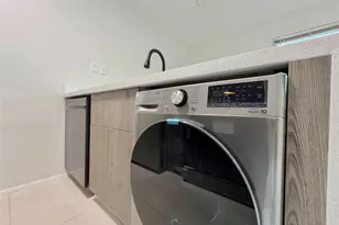 924 NE 17th Terrace, Fort Lauderdale, FL 33304 - Photo 17