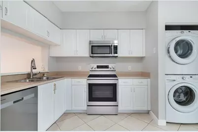 16721 Hemingway Drive, Weston, FL 33326 - Photo 9