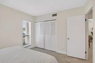 250 NE 20th St, Boca Raton, FL 33431 - Photo 21