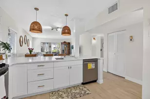 250 NE 20th St, Boca Raton, FL 33431 - Photo 5