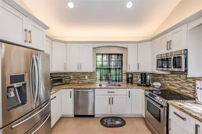 1170 Laguna Springs Drive, Weston, FL 33326 - Photo 5