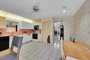 7905 Hibiscus Way, Tamarac, FL 33321 - Photo 15