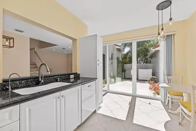 1135 Buttonwood Lane #1135, Hollywood, FL 33019 - Photo 9