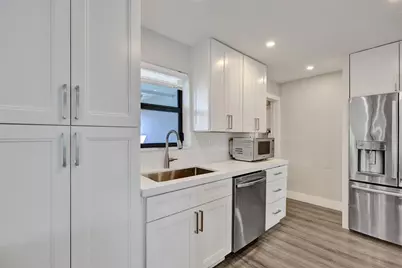 310 SE 13th Court, Pompano Beach, FL 33060 - Photo 13