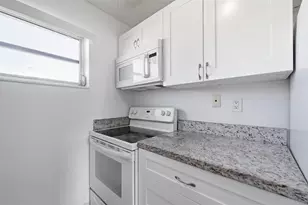 6211 SW 37th St, Davie, FL 33314 - Photo 13