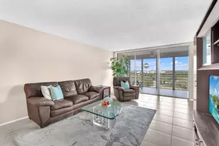 605 Oaks Dr, Pompano Beach, FL 33069 - Photo 5