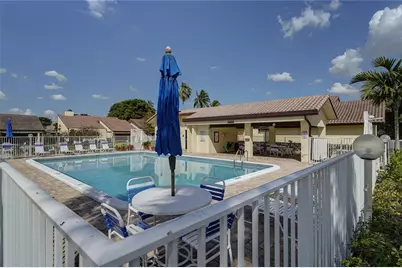 7004 Golf Pointe Circle, Tamarac, FL 33321 - Photo 25
