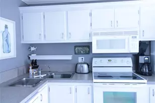 470 Paradise Isle Blvd, Hallandale Beach, FL 33009 - Photo 5