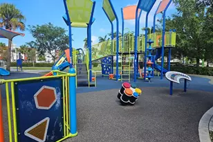 580 Egret Dr, Hallandale Beach, FL 33009 - Photo 39