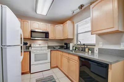 101 SW 10th Avenue, Boynton Beach, FL 33435 - Photo 7