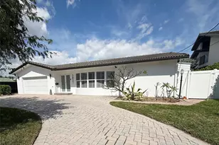 2821 NE 9th Ct, Pompano Beach, FL 33062 - Photo 1