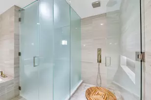 18975 Collins Ave, North Miami Beach, FL 33160 - Photo 33