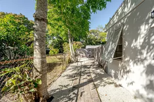 659 NE 32nd St, Oakland Park, FL 33334 - Photo 27