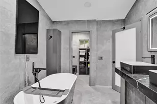 349 Jacaranda Dr, Plantation, FL 33324 - Photo 35