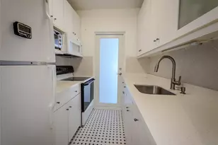 2430 NE 135th St, North Miami, FL 33181 - Photo 3