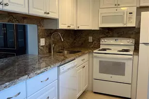 2615 NE 3rd Ct, Boynton Beach, FL 33435 - Photo 9