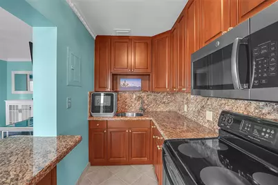 1187 Hillsboro Mile #9E, Pompano Beach, FL 33062 - Photo 13