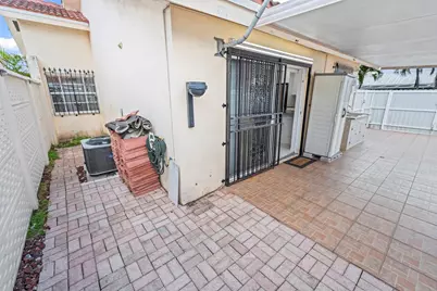 2597 W 73rd Place, Hialeah, FL 33016 - Photo 35