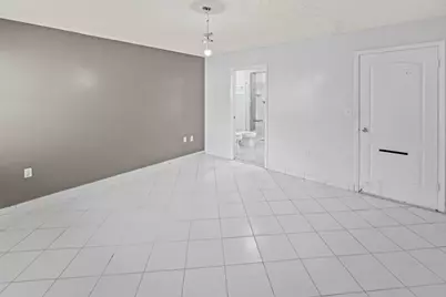2597 W 73rd Place, Hialeah, FL 33016 - Photo 15
