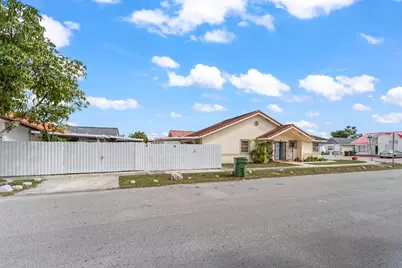 2597 W 73rd Place, Hialeah, FL 33016 - Photo 7