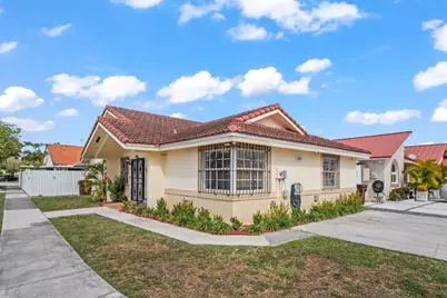 2597 W 73rd Place, Hialeah, FL 33016 - Photo 3