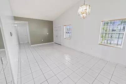 2597 W 73rd Place, Hialeah, FL 33016 - Photo 19