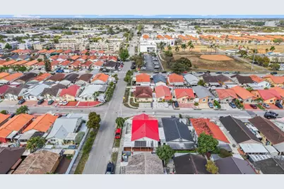 2597 W 73rd Place, Hialeah, FL 33016 - Photo 11