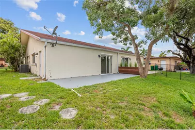 7656 NW 73rd Terrace, Tamarac, FL 33321 - Photo 23