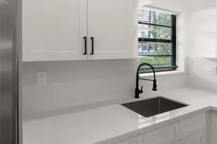 2724 SW 34th Ct, Miami, FL 33133 - Photo 5