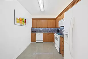 2500 Parkview Dr, Hallandale Beach, FL 33009 - Photo 5