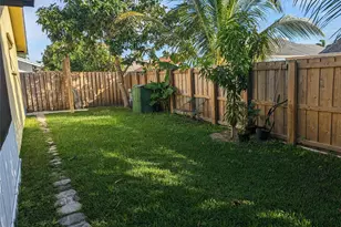 707 SE 3rd Ave, Davie, FL 33004 - Photo 23