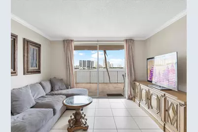 18260 N Bay Road #304, Sunny Isles Beach, FL 33160 - Photo 9